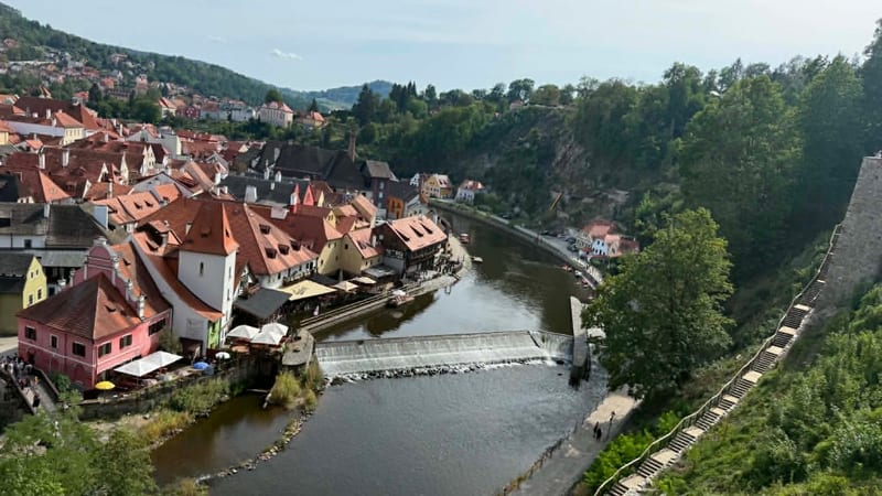 Český Krumlov mit Moldauschleife und Altstadt, fotografiert von Richard Skácel